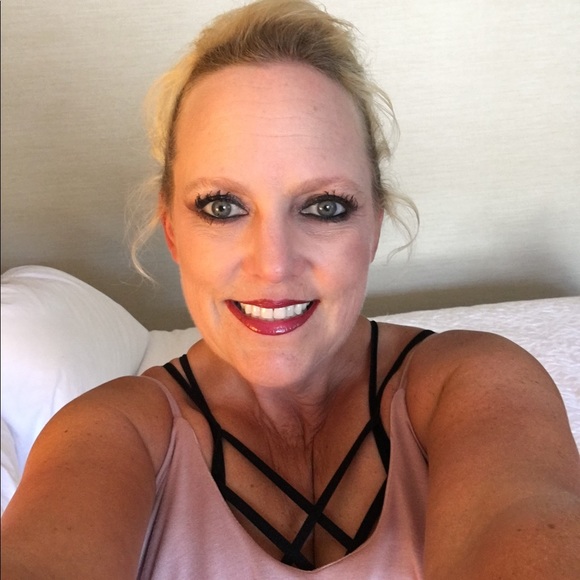 Meet your Posher, Christy - Picture 5 of 7